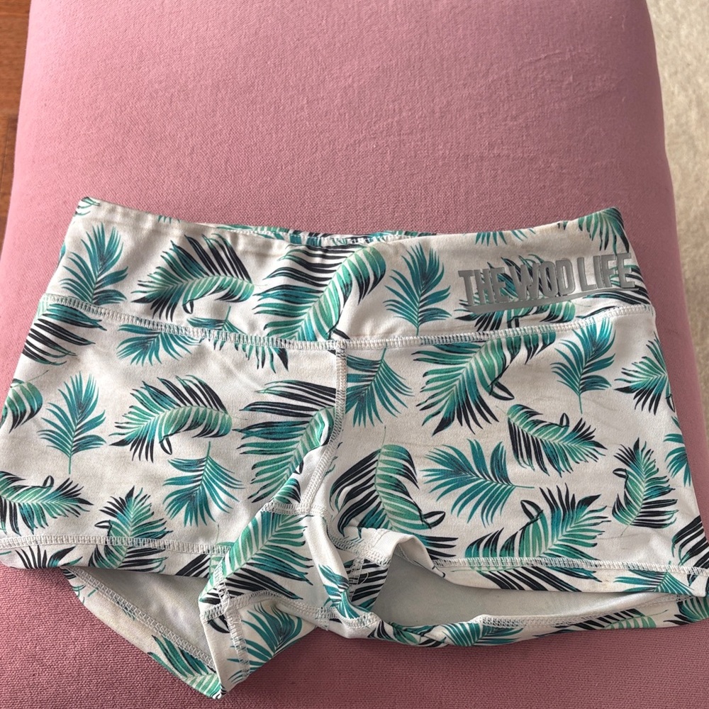 THE WOD LIFE Bootie/Crossfit/Fitness Shorts Tropical Print